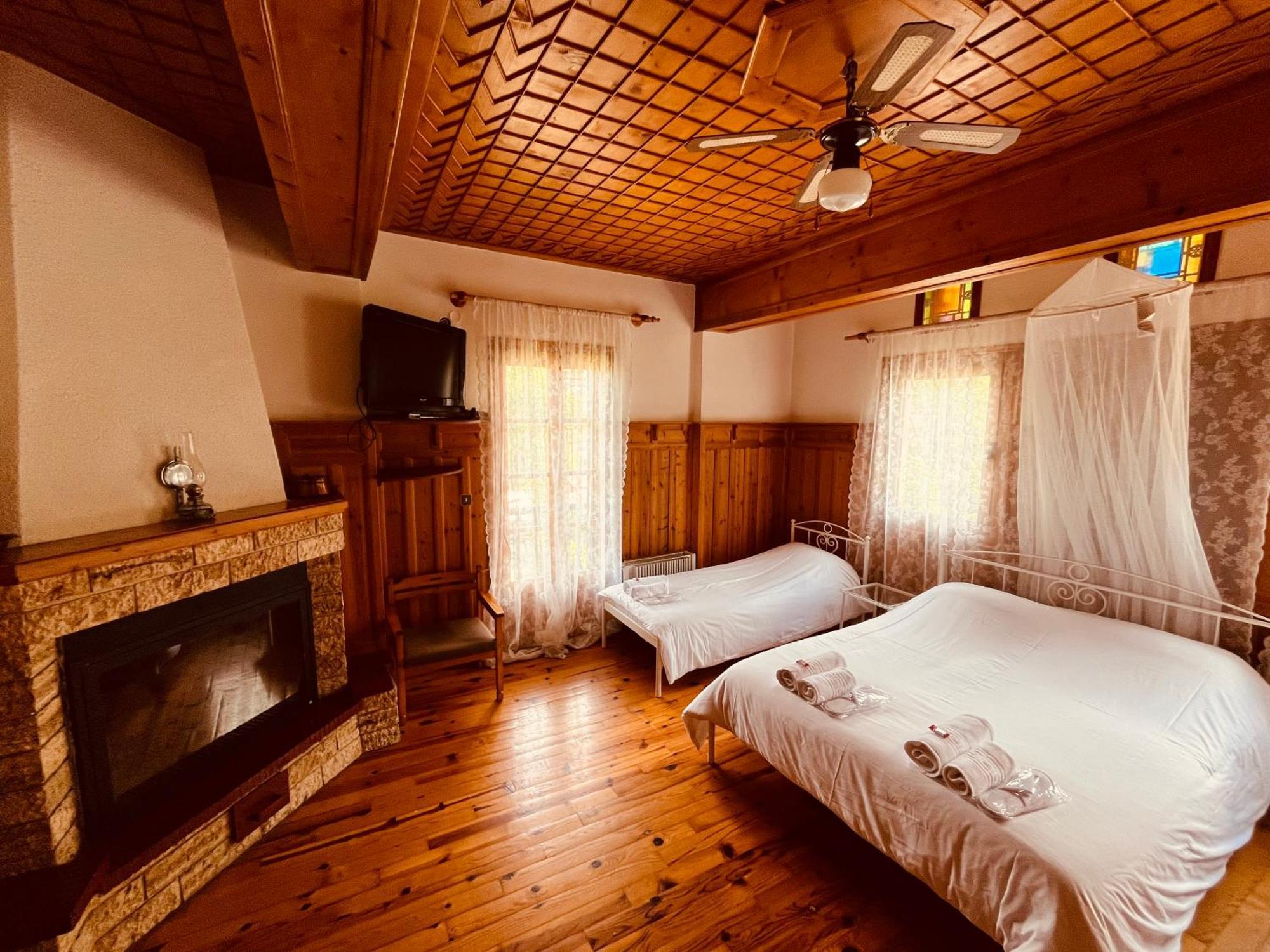 9Mouses Chasiotis Guest House Ampelakia 外观 照片